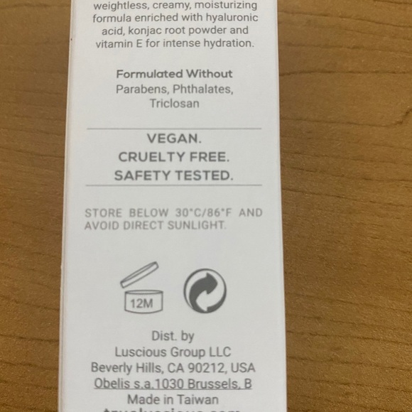 True + Luscious super moisture lipstick - Picture 8 of 8